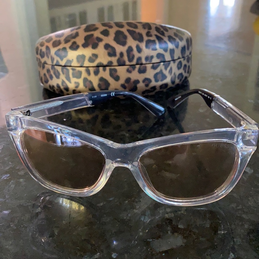 Guess Sunglasses GU7472